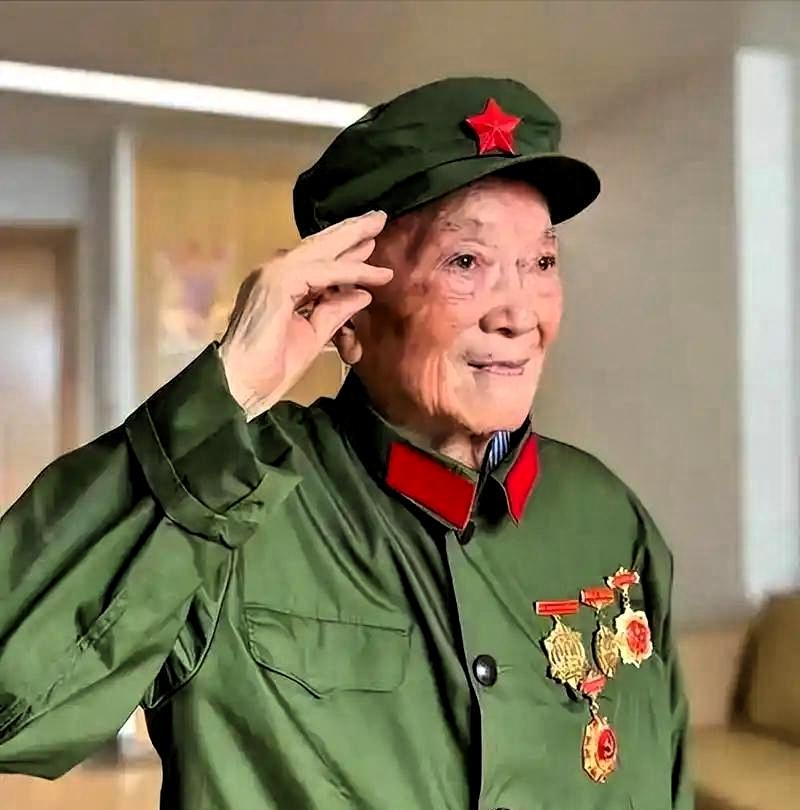 向轩（1926年3月—2023年2月10日），土家族，湖南桑植人，贺龙元帅外甥，