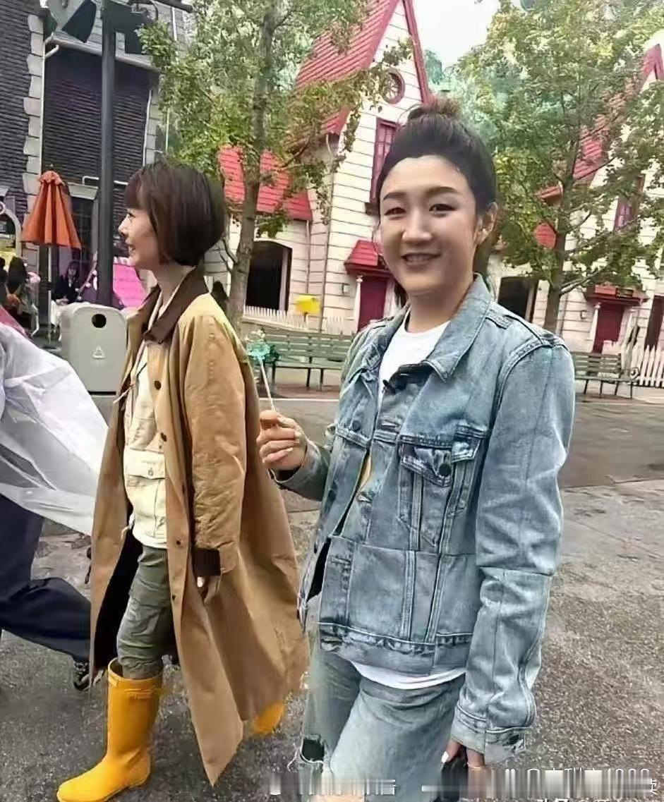看到陈梦这张照片，还是有点绷不住笑了，这不会是自己化的妆吧 