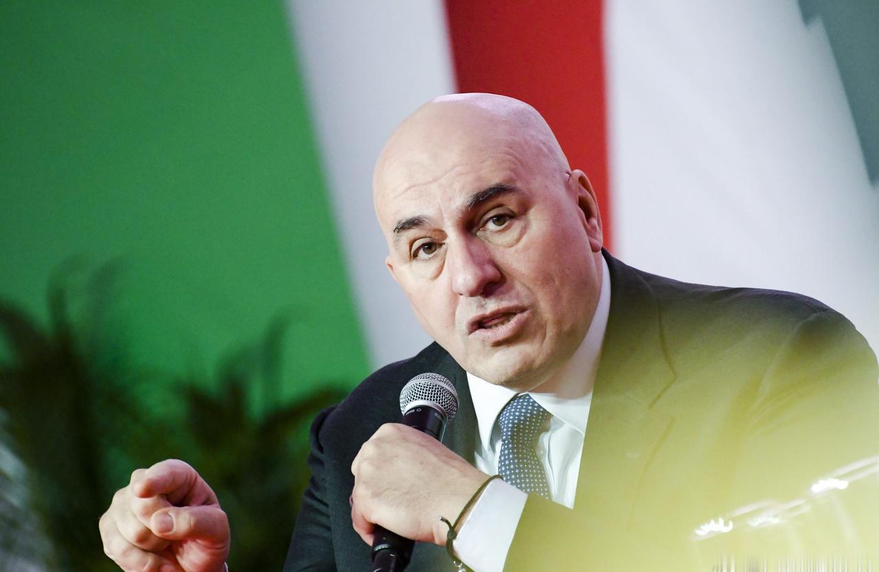 欧媒，意大利国防部长圭多·克罗塞托警告称，俄已经对欧洲发动了一场“混合战争”，目