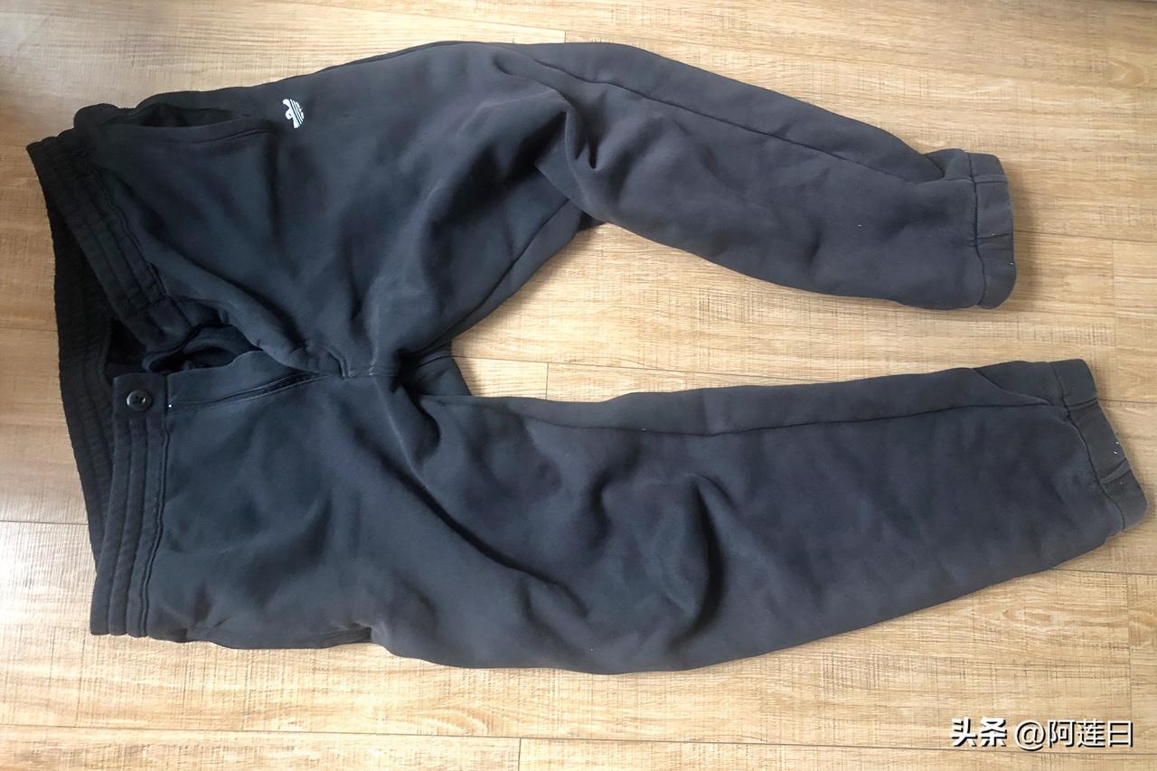 上次是羽绒服，这次是裤子，也不知道老公的哪个朋友，一句话就能让老公起这么大的反应