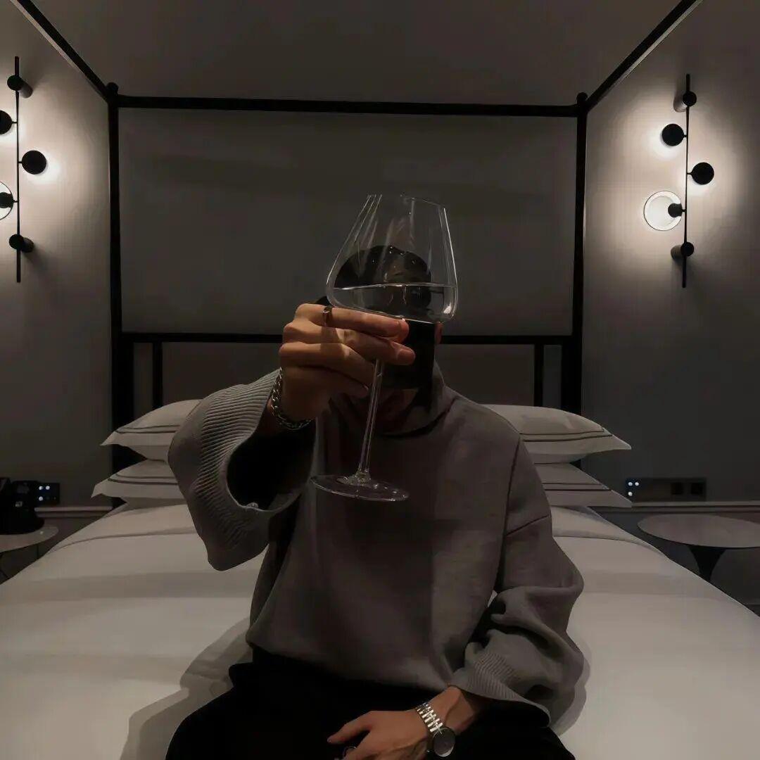 我和母亲（继母）曾经有过一段畸形的关系，这件事给我的影响非常大。直到结婚后，还是