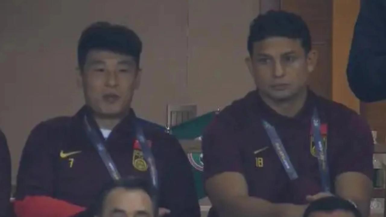 中国队与泰国队踢成了1：1，还是在下半场最后时刻扳平，看得让人揪心不已。中国队头