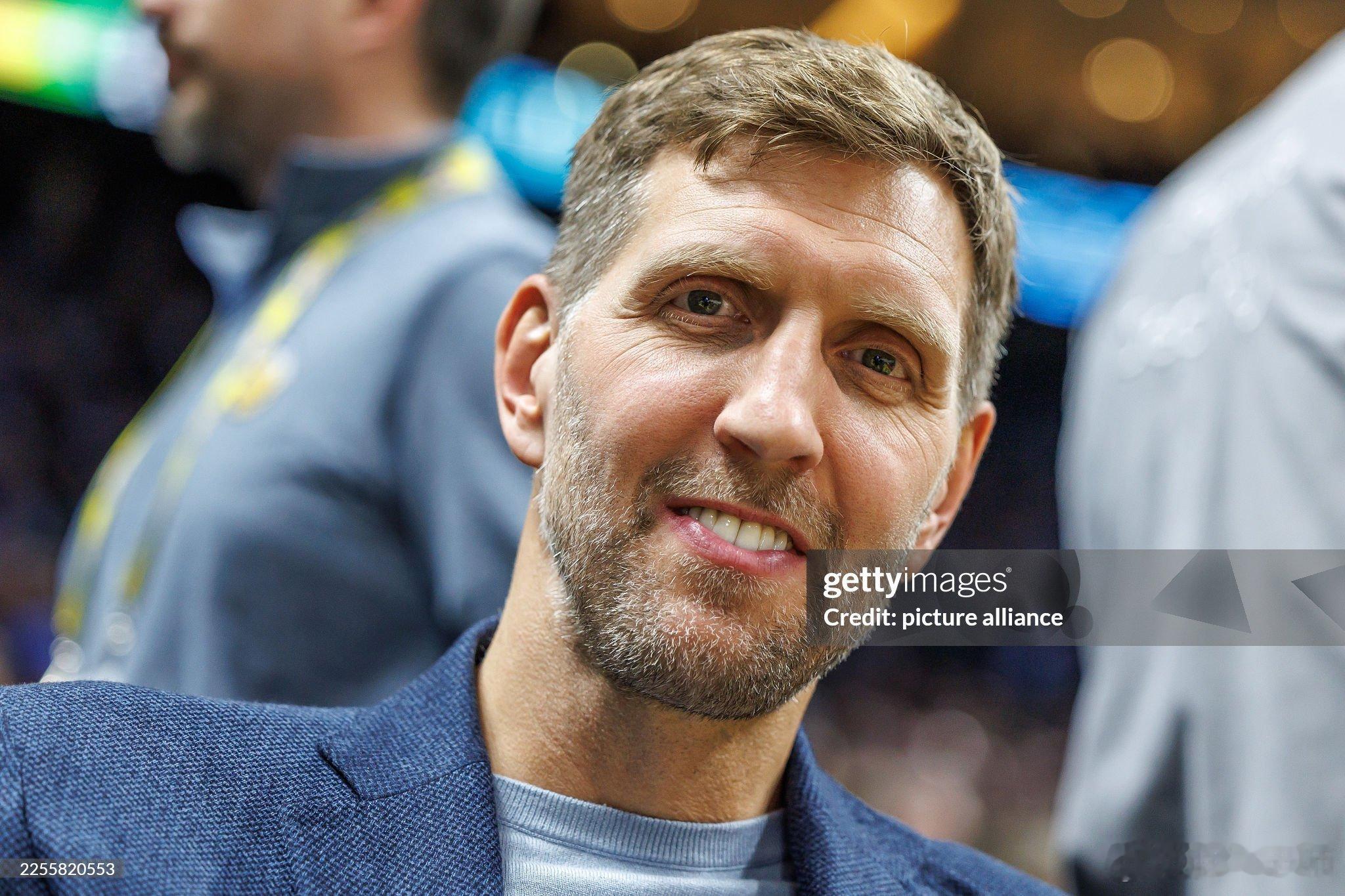 MFFL 据消息人士透露，达拉斯正在全力以赴地争取让诺维茨基重返球队。独行侠vs