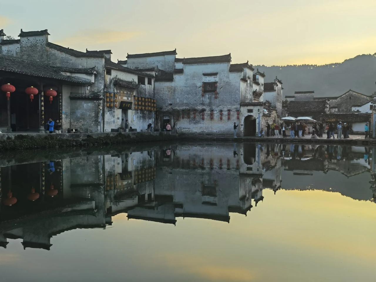 这只能说明，你老公觉得手机，要比你有吸引力。夫妻之间不要埋怨和指责，这样只会影响