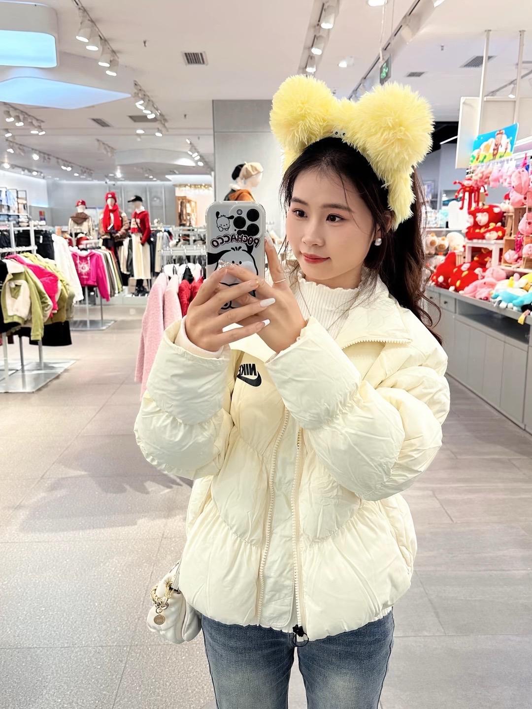 18岁的小弟弟就别加我了，阿姨我今年要24岁了，实在不忍心伤害你们，来...