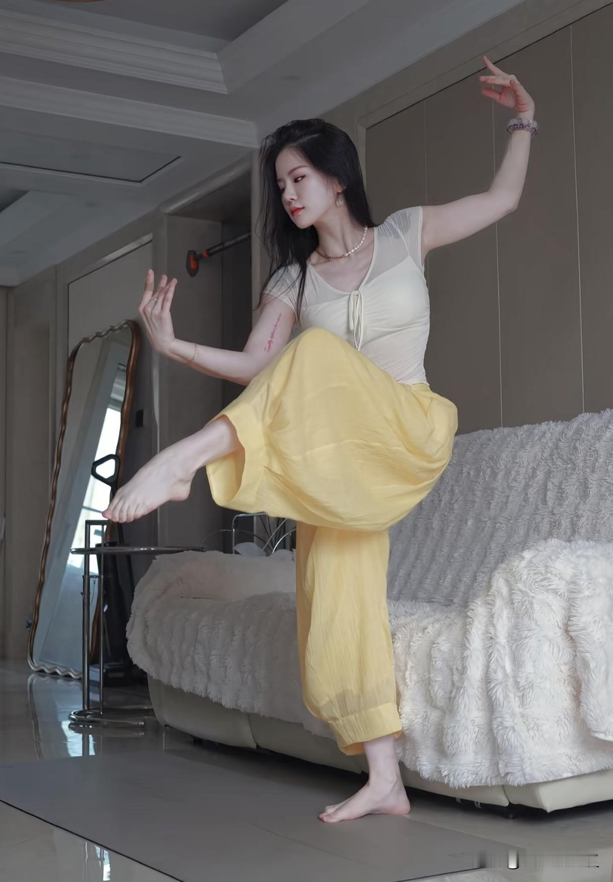 如何看待“遛狗记录仪”热卖“遛狗记录仪”热卖，是2026年养犬新规落地与涉犬纠纷