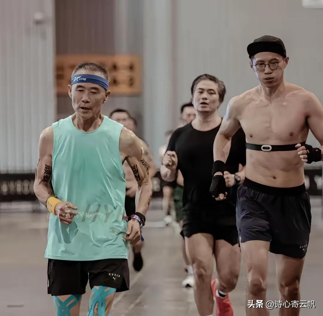 王石这次，是真该听劝了。
8月1—2日，王石参加了成都HYROX全球综合体能健身