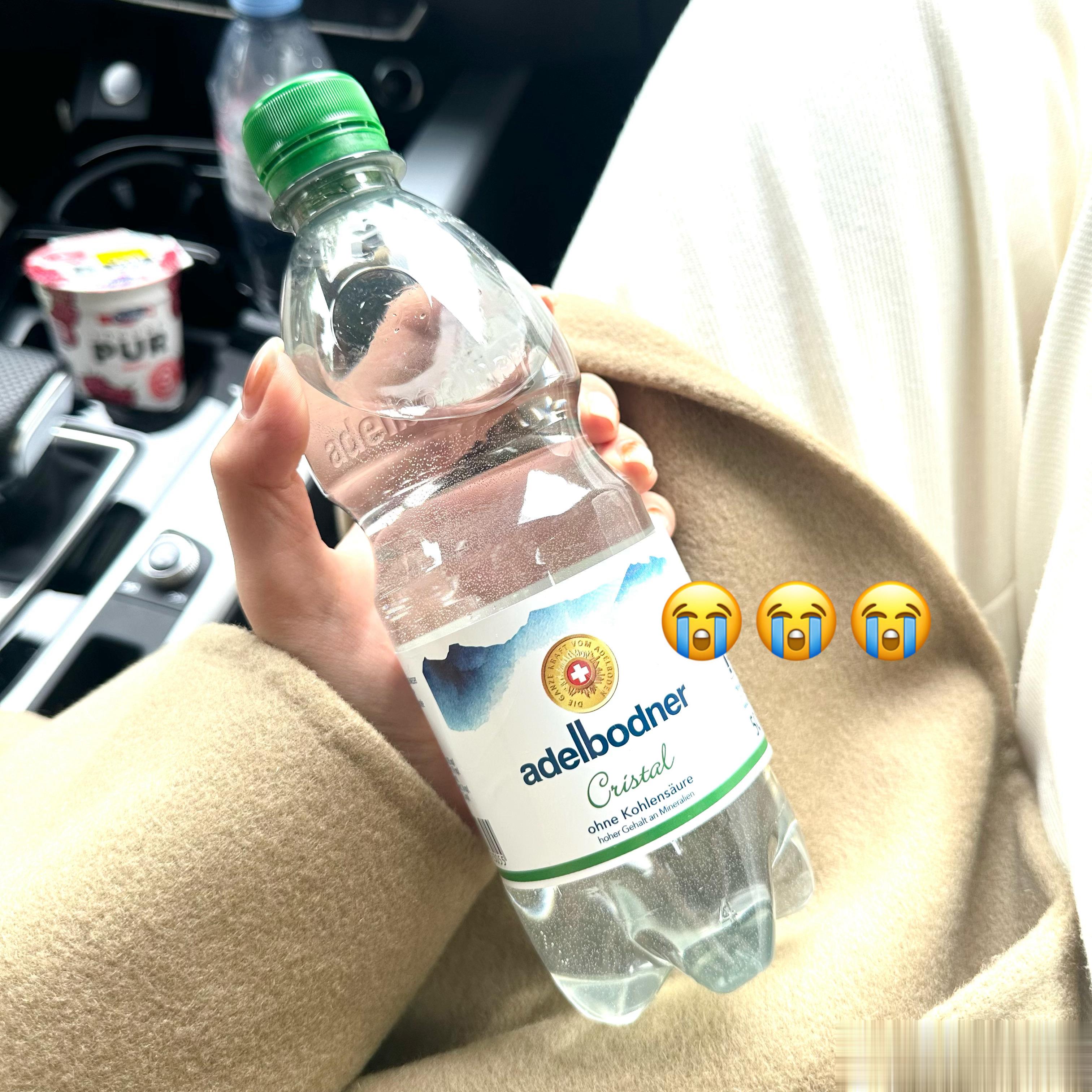 昨天 我不理解为什么酒店沐浴露洗手液身体乳全是姜味的没错 就是一股吃的那个生姜的