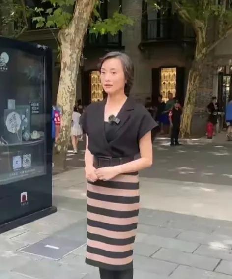 她，年青时形象美丽，扮演不少影视剧，给人印象，演技良好，时光荏苒，她也老多了，一