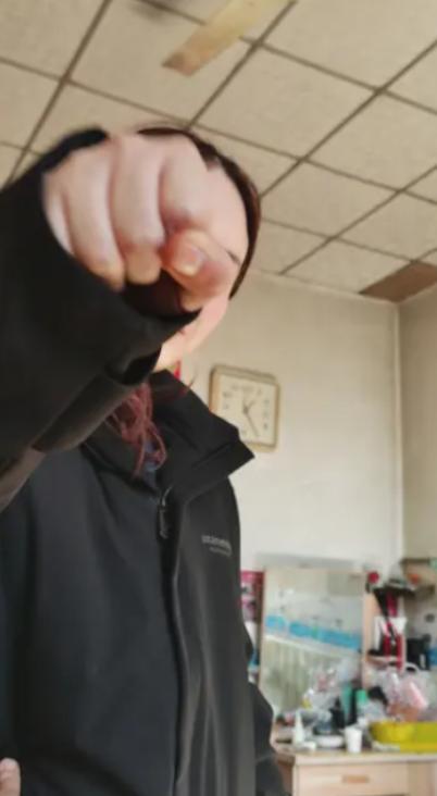 丈母娘住院要女婿拿16万医药费 ，女婿坚决拒绝，妻子以离婚相逼，不给钱就离婚，女