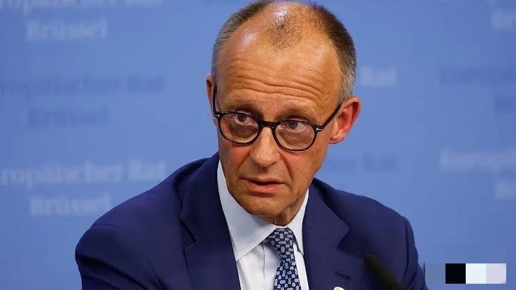 德国总理默茨已到达北京，他今天用中文发文说：“柏林与北京相隔近7500公里。多年