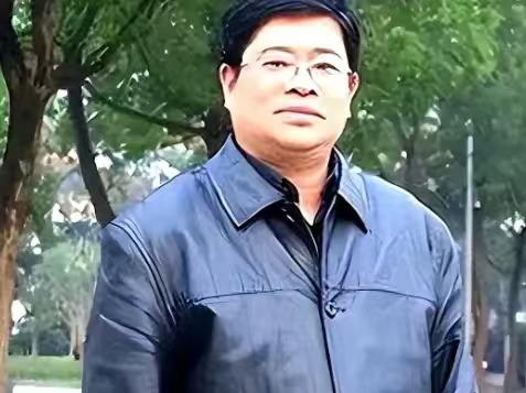 你绝对想不到，一个偷渡到香港的广州退伍兵，竟然成了台湾军情局寄予厚望的“王牌特工