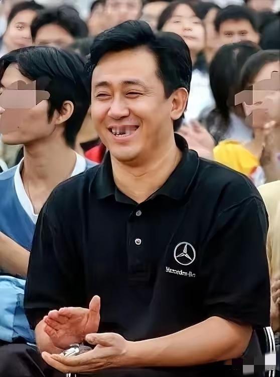 时隔近2年，涉8项罪名，许家印今日出庭受审。
 
曾经的首富，靠高杠杆吹起万亿泡