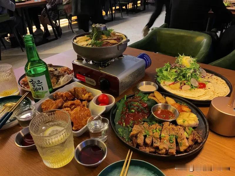 人到中年，婚姻里柴米油盐取代了鲜花浪漫。但不管是情人还是夫妻，感情有没有温度，全