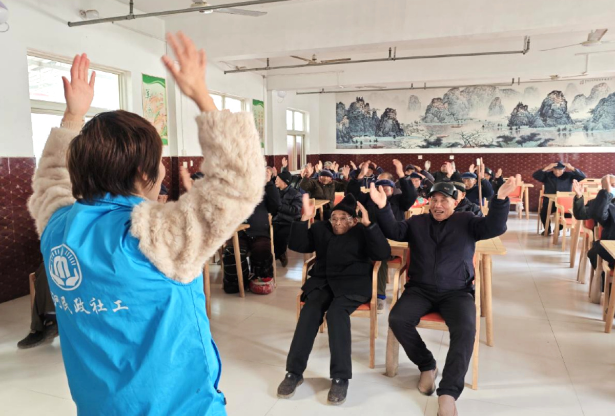 胡辣汤暖胃更暖心！漯河市郾城区民政局携手多方深入敬老院慰问关怀