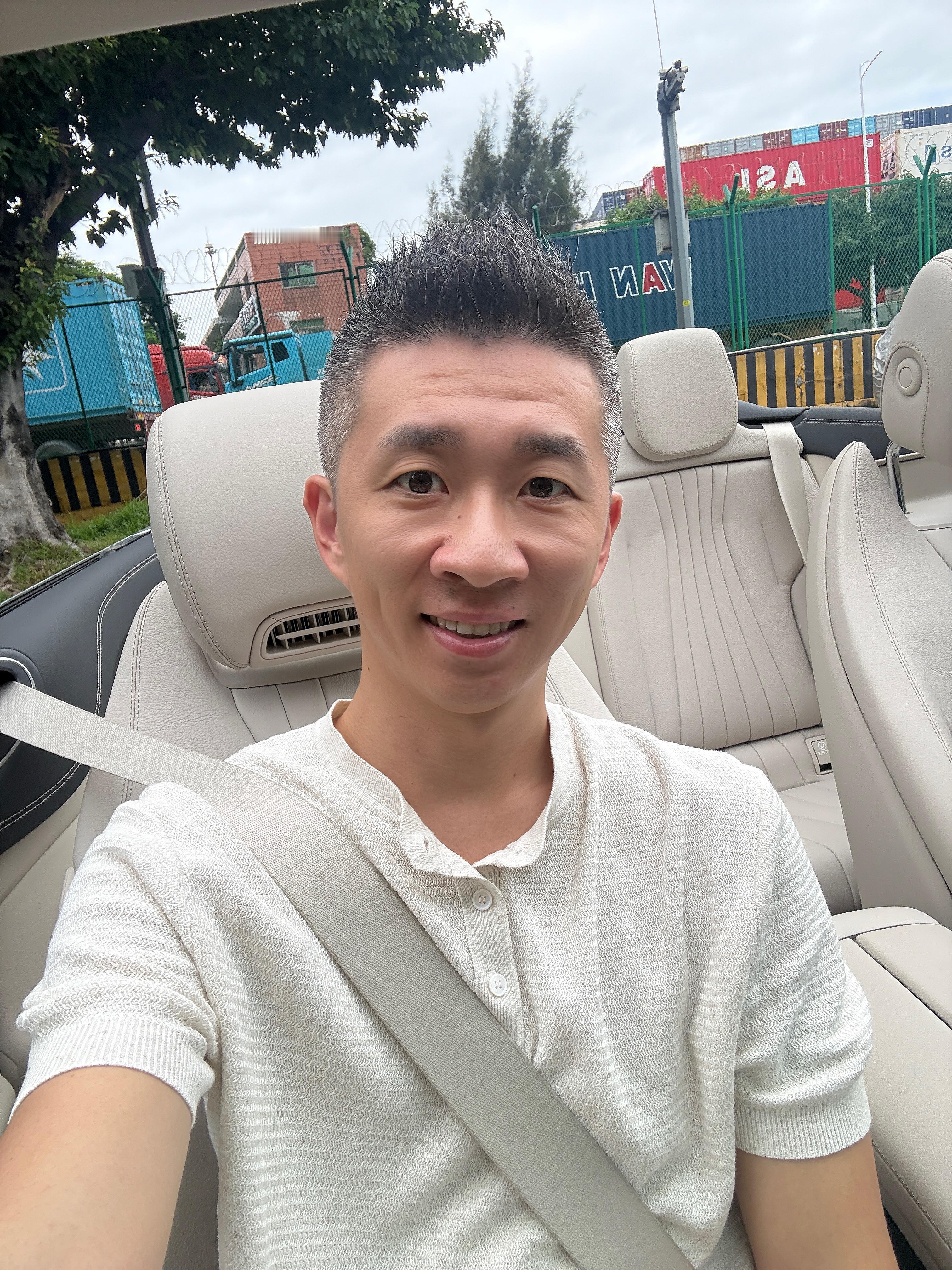 又到好货，21年奔驰E260敞篷，才开了3万公里，关键配色还好，祖母绿配米色内饰