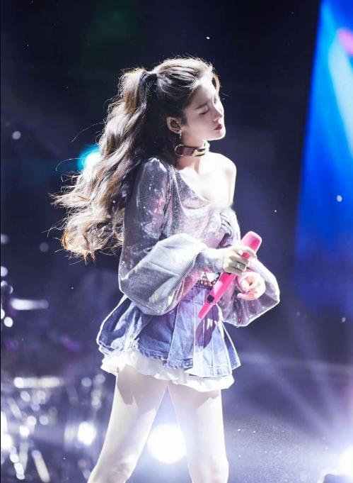 #张碧晨在我眼前路演了# ​​​人生没有彩排，哪天都是精彩的比赛 ​​​