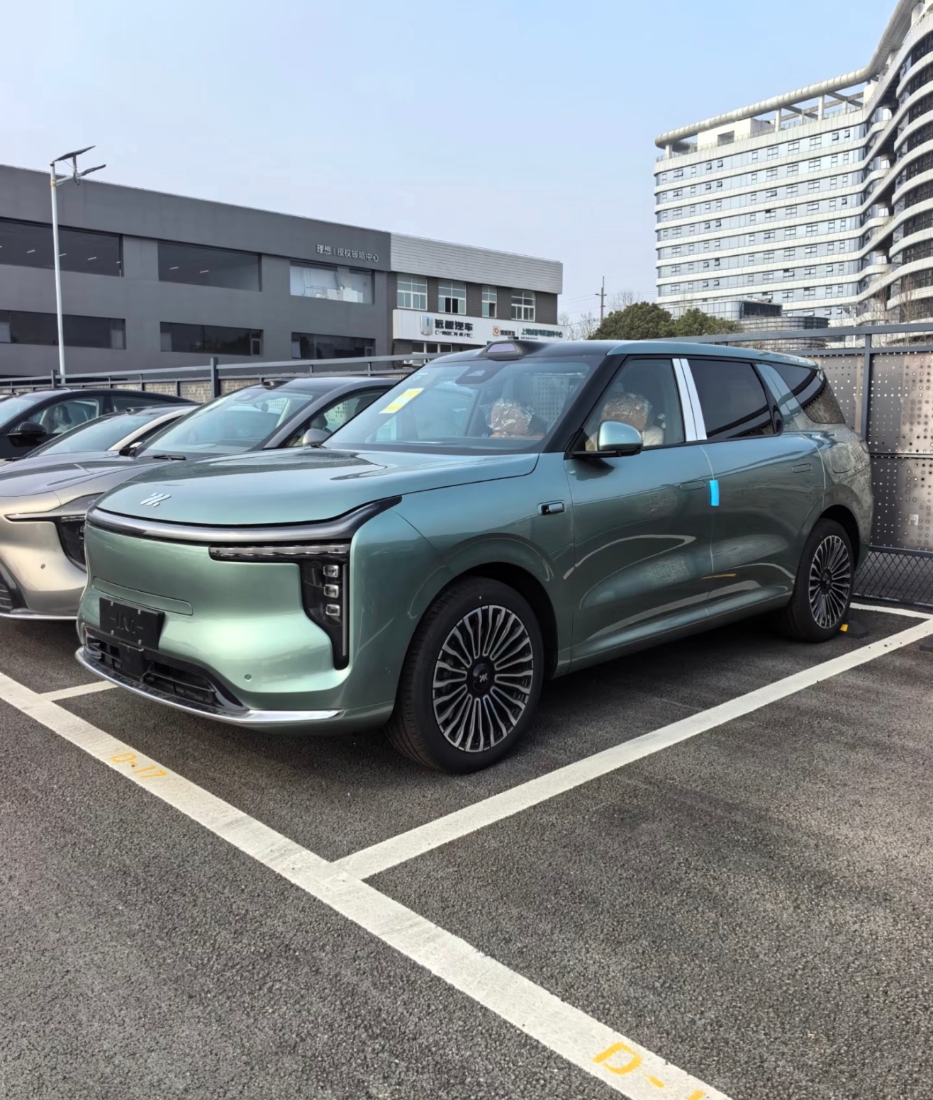 新神行者不了解，但 LS8 静态体验过，细节真的不错，按配置水平和大哥 LS9 