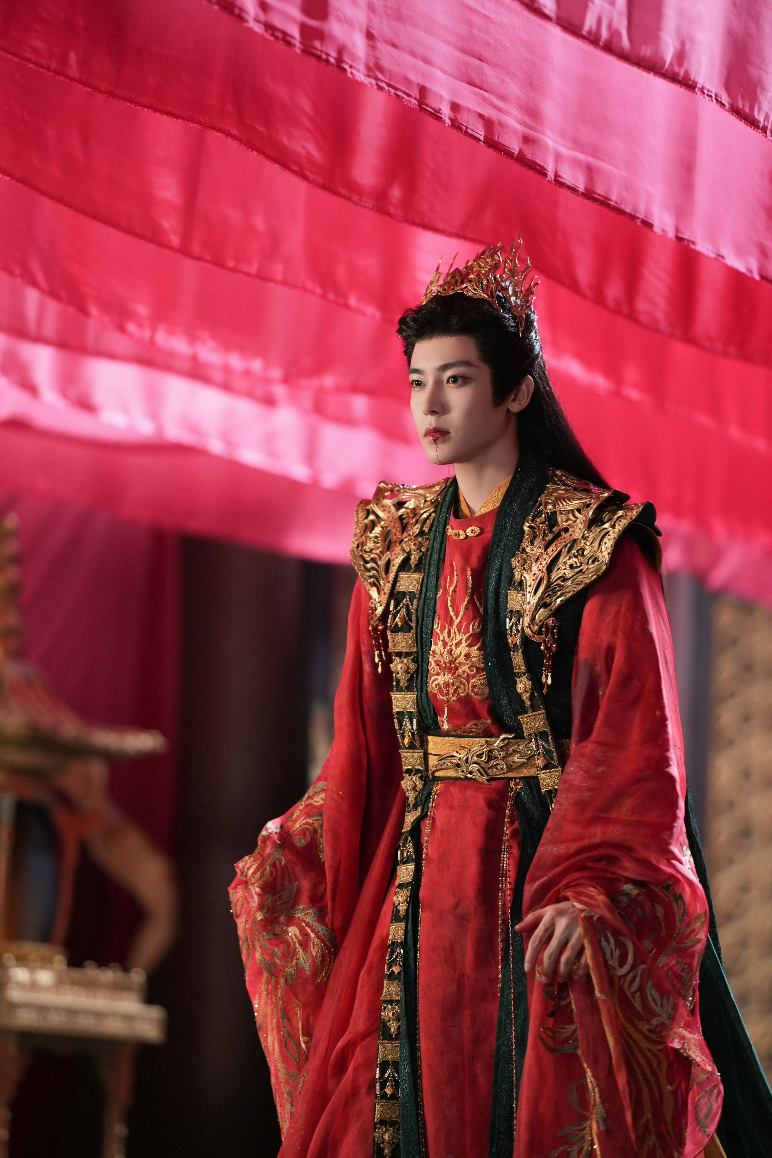 男的红绿婚服还挺少见的逍遥