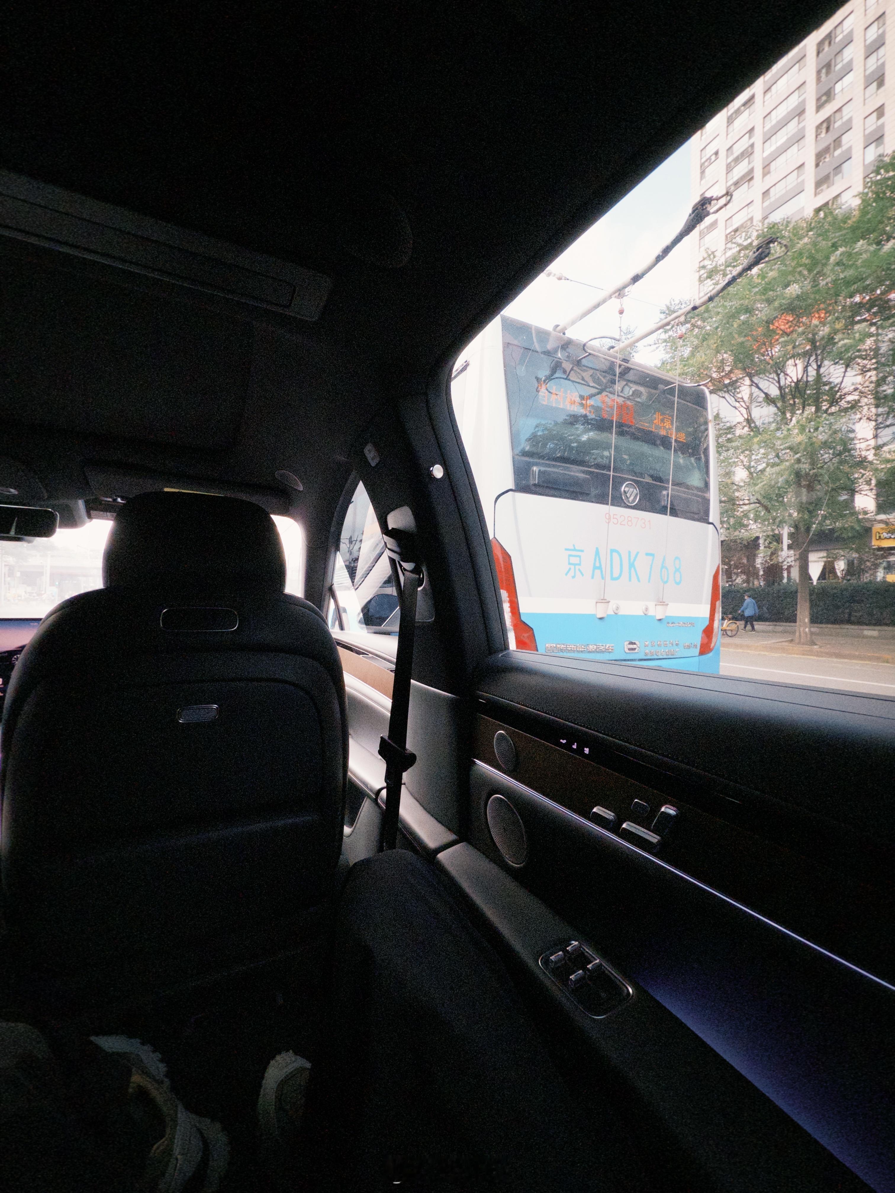 打个豪华车，分到一辆享界 S9～第一次坐，后排确实还挺舒服～