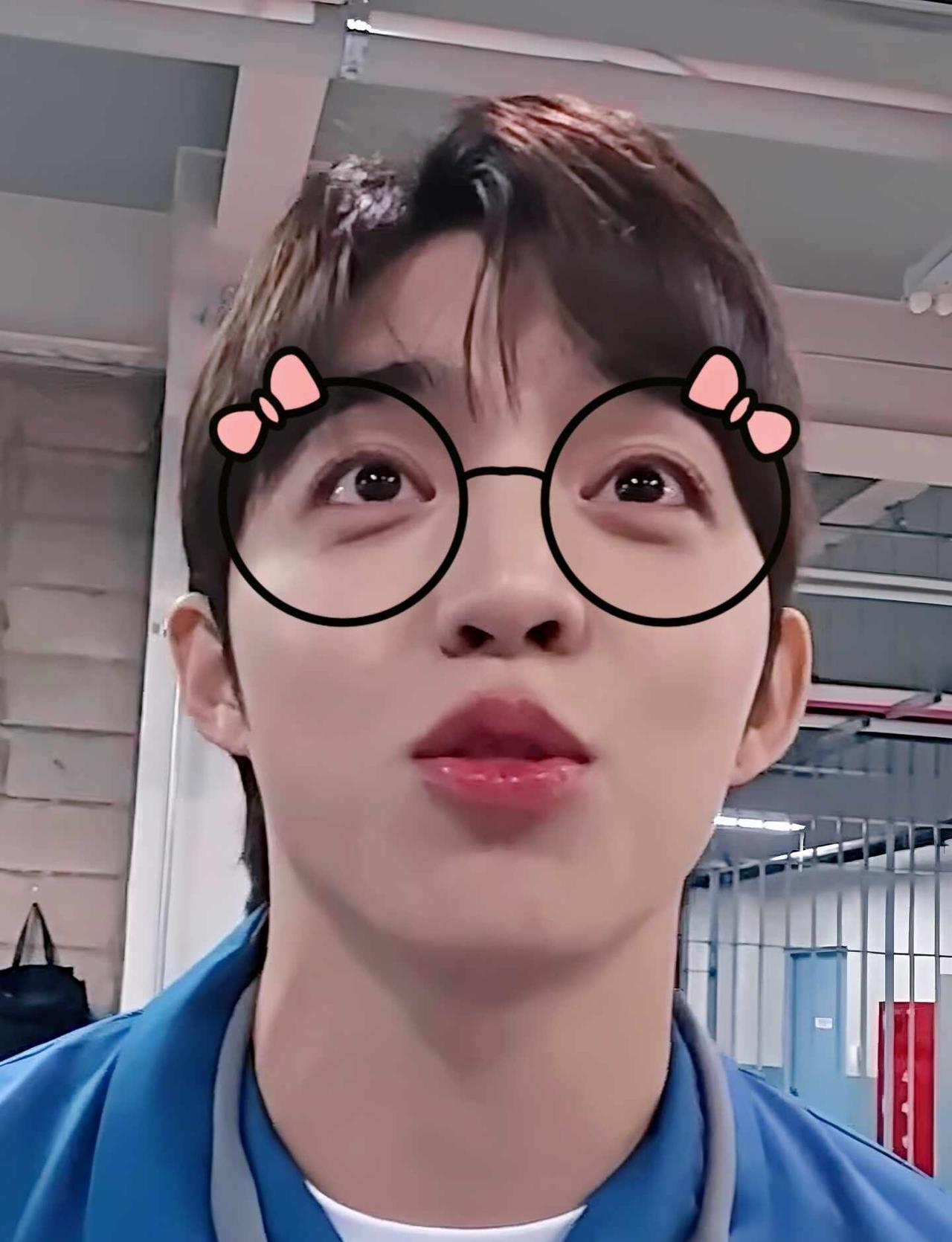 可爱小猪萌妹🤲
崔胜澈 scoups seventeen崔胜澈 小浣世界 次队