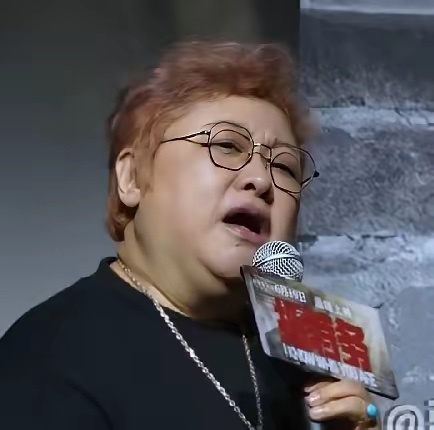 韩红 电影抓特务大家走个面，帮我这条点个赞。 