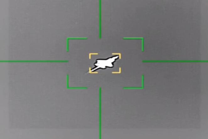 “放弃采购S-400，打了F-35A隐身战斗机，伊朗防空军的路走对了！”当地时间