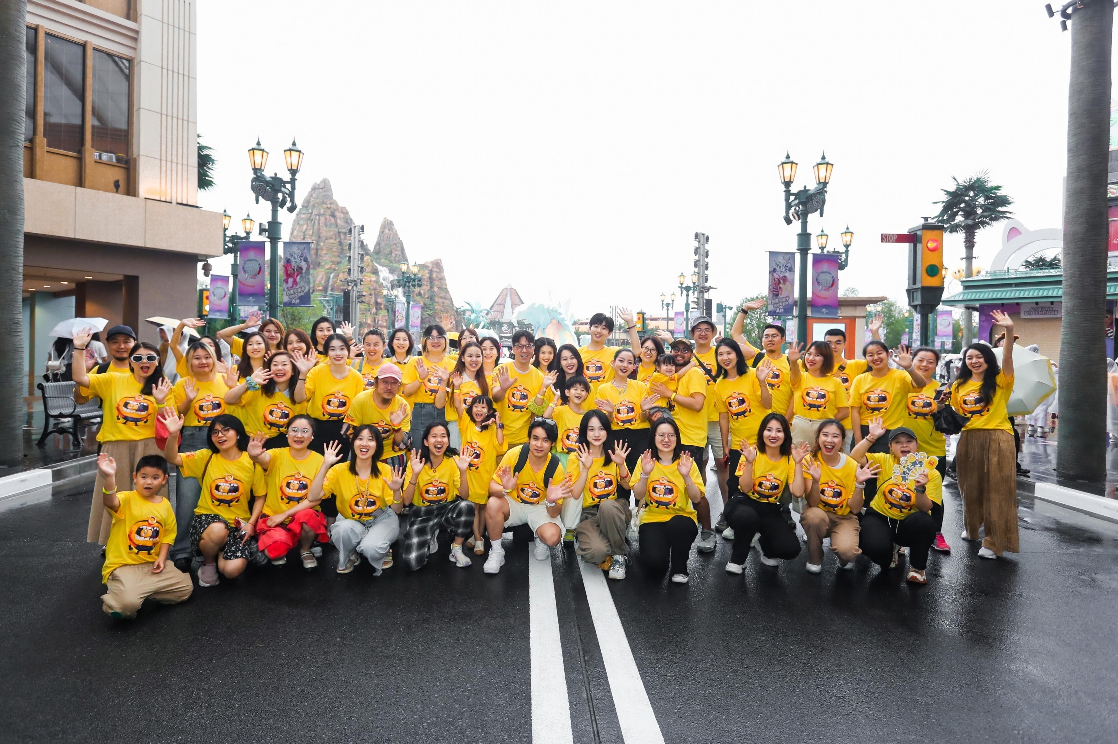 7月12日，照明娱乐全新动画电影《#神偷奶爸4#》上映首日，“穿越大片世界，电影