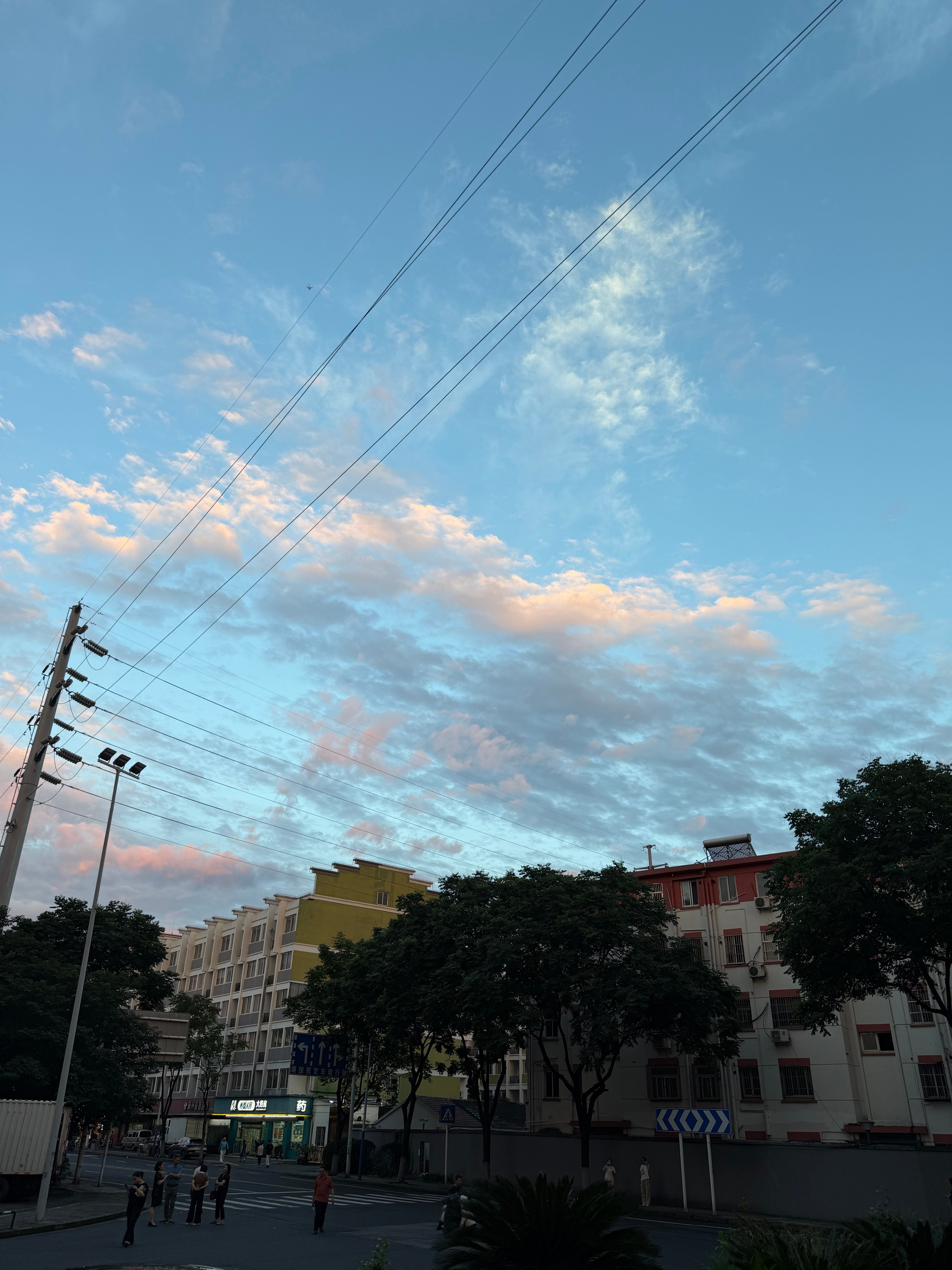 今天的朋友圈都在晒天空