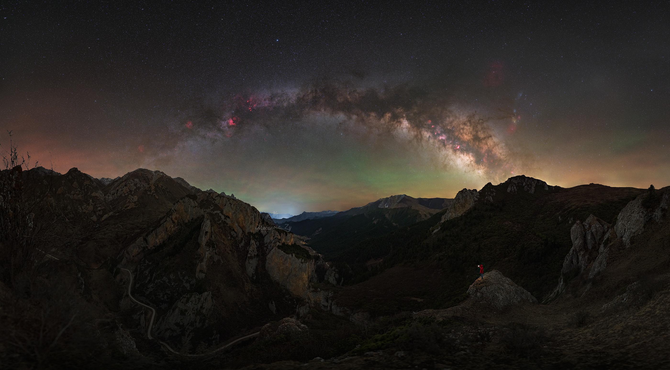 这片星空属于所有愿意在寒夜里等待光的人。