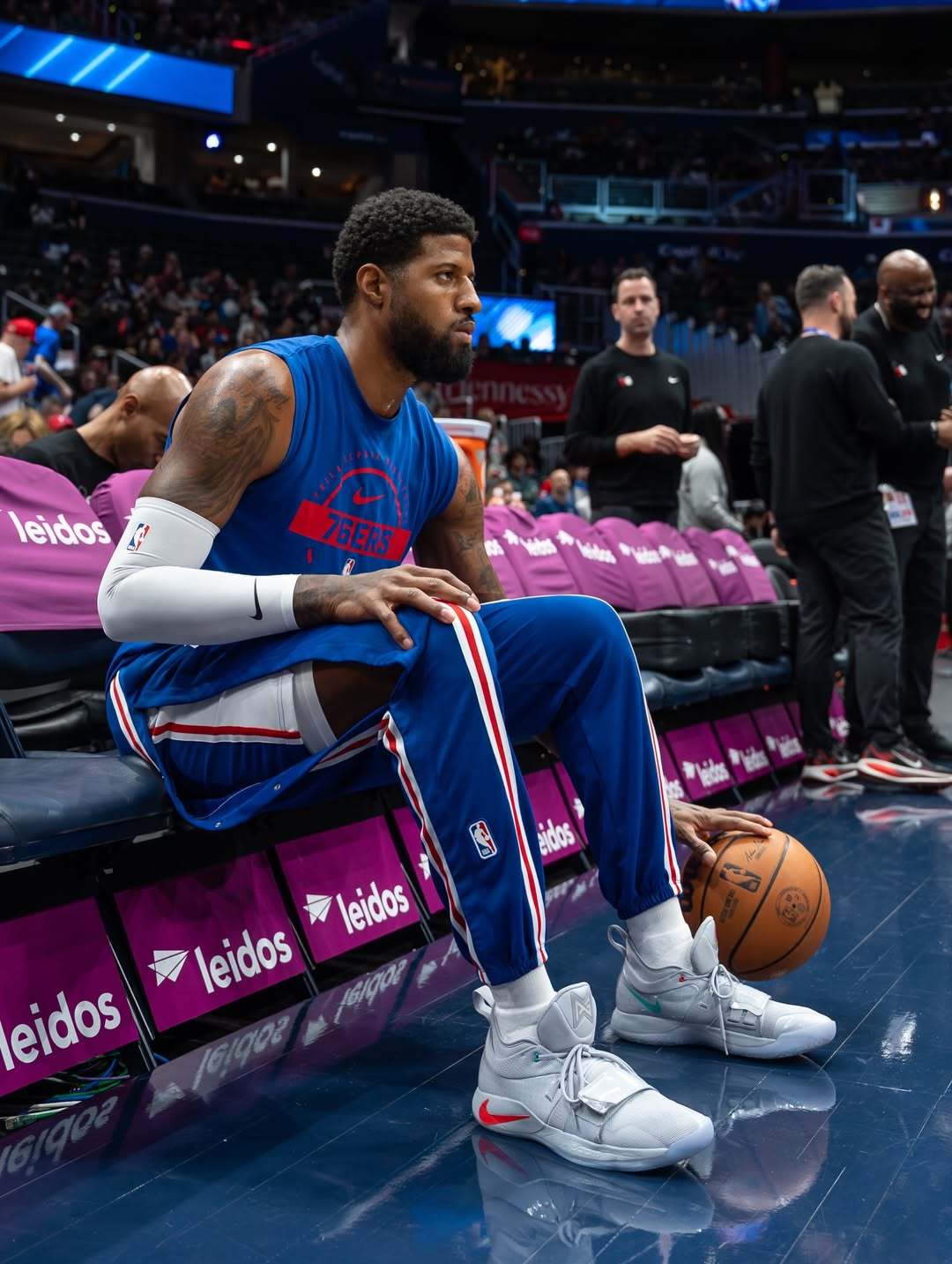 随队摄影师作品！点赞取图～分享早前保罗·乔治对阵奇才队比赛时的现场花絮酷图！费城