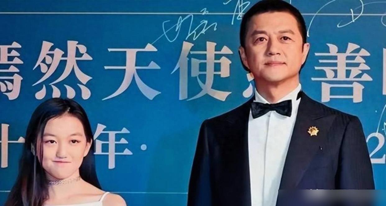 李嫣数学考过零分，她自己晒过空白试卷，配文“数学与我无缘”。


李亚鹏前阵子上