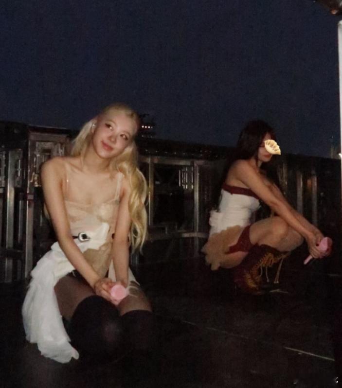 朴彩英也给Jennie打码了 Jennie给朴彩英打码后，朴彩英也给Jennie