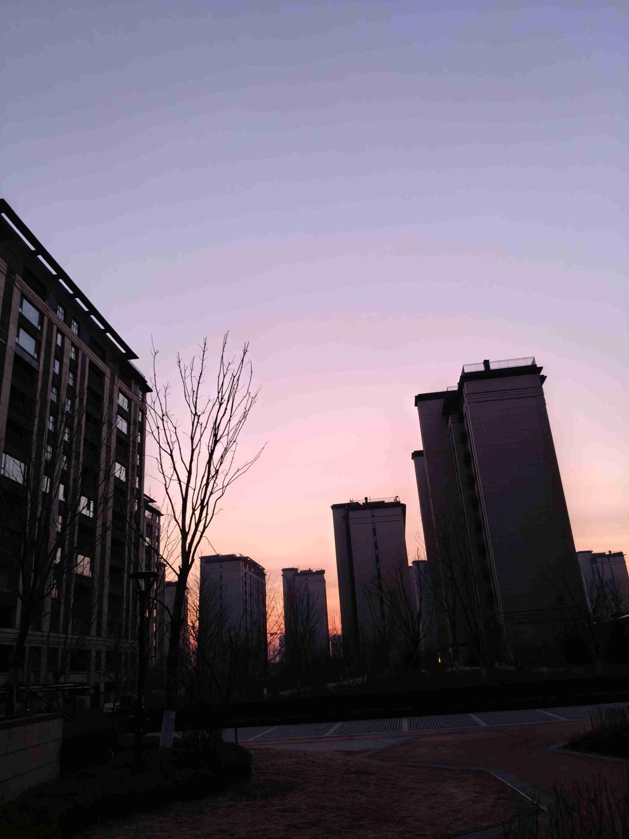 我的今日状态：😁轻松愉快
我这里的天气：☀️晴天