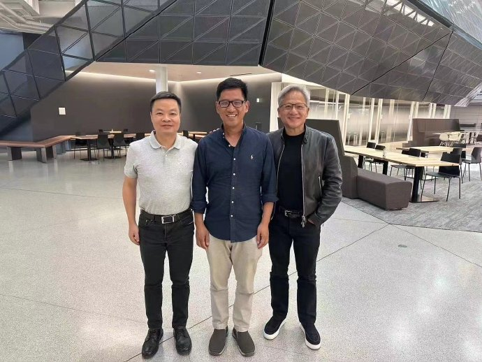 #英伟达 NVDA[股票]##小鹏汽车 XPEV[股票]# 看到这张如此融洽的合