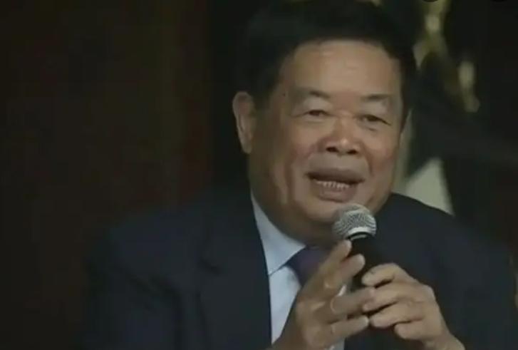 【曹德旺称趁早卖房才明智：你以为房子保值，别傻了】曹德旺接受采访时曾谈到，“老百