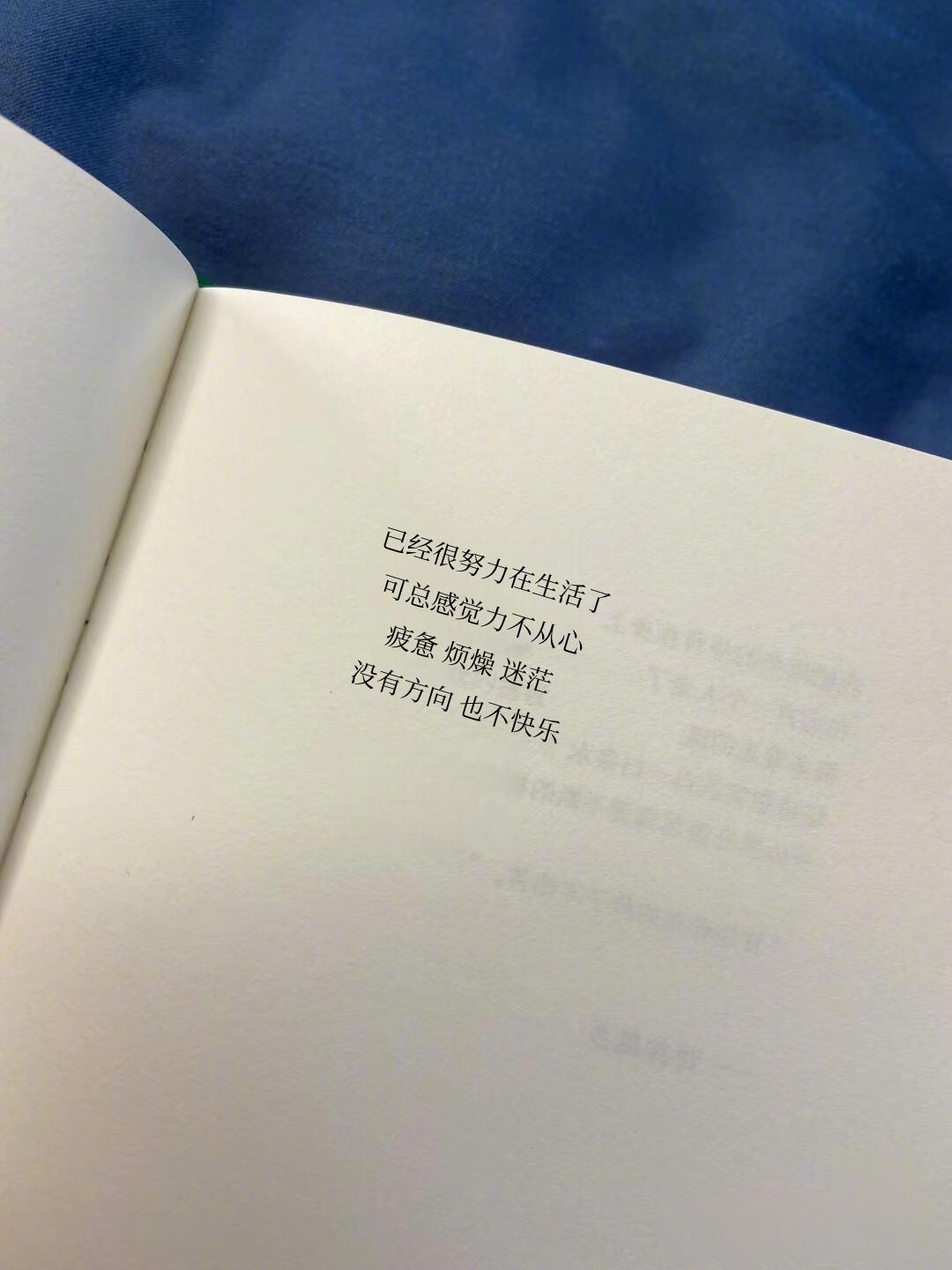 《“重塑自我” 》在生活的重压下，我们或许失去了方向，但请记住，每一次跌倒都是重
