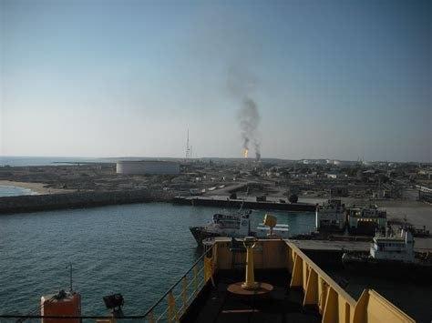 突发：伊拉克袭击伊朗石油设施

据报道，伊拉克飞机轰炸了伊朗位于锡里岛附近的浮动