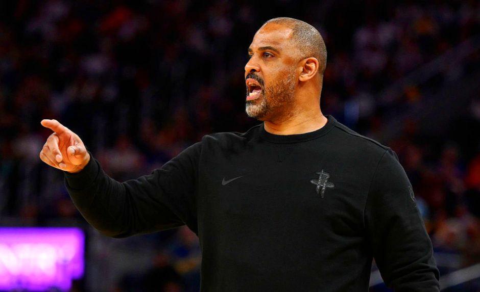 火箭这赛季其实也是霉运当头

先是首发控卫范弗利特开赛前，赛季报销

不然火箭起