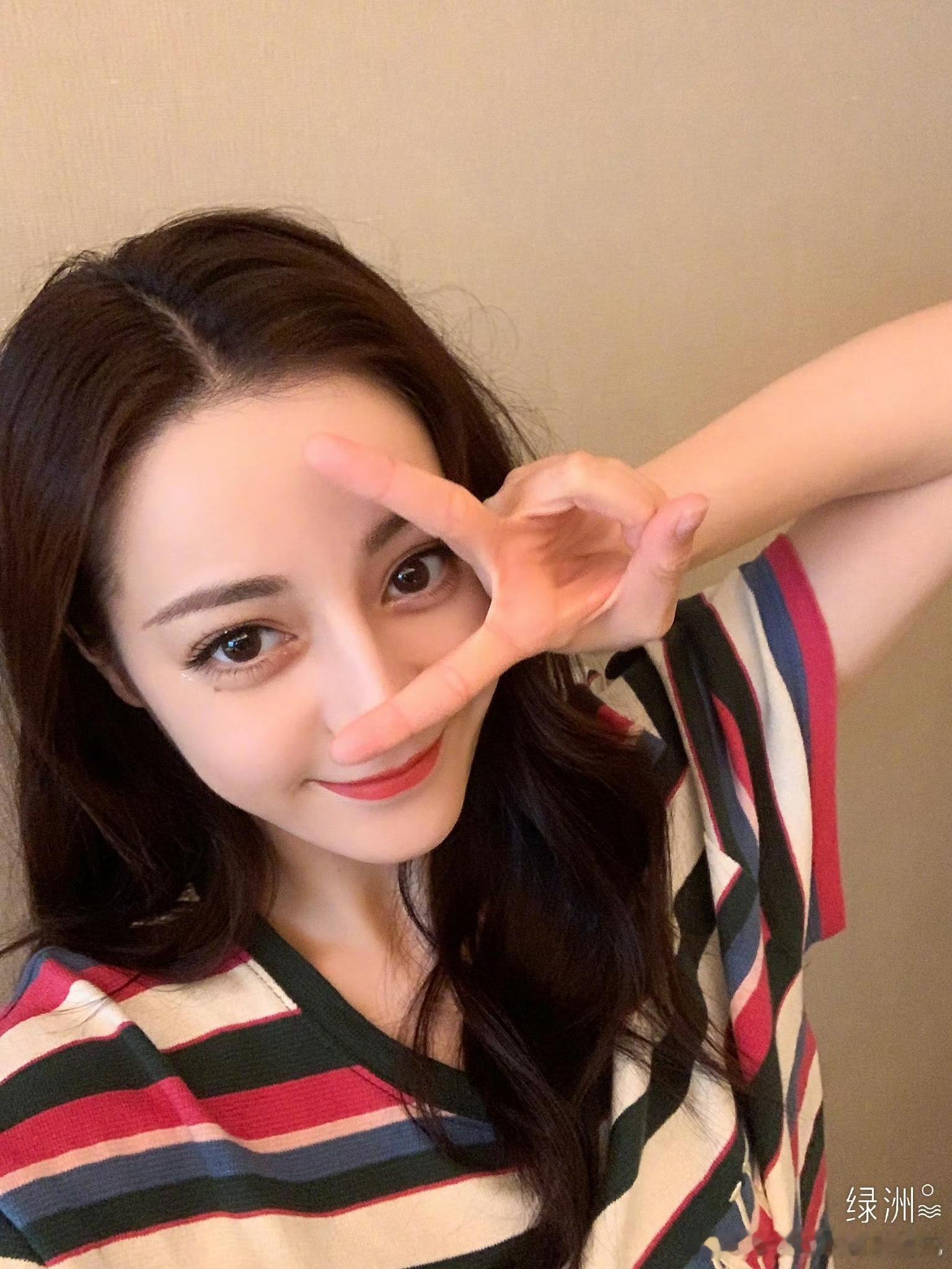 迪丽热巴有多爱土味道具 dlrb迪丽热巴明示 “我觉得我做的最棒的一次决定，好像