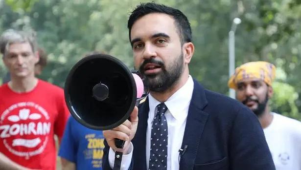 当纽约街头开始讨论免费公交与政府办超市，华盛顿的精英们终于意识到——这场源自街头