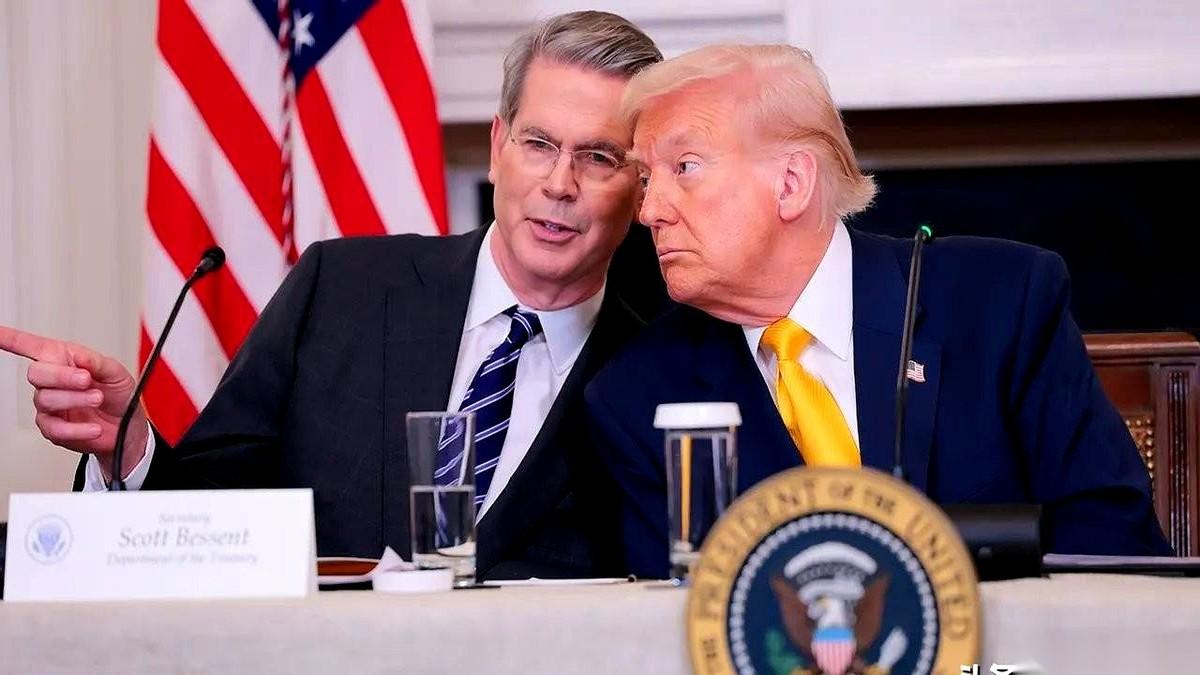 10艘油轮。
当“贡品”送上来，只为求一个谈判的机会。
这话从特朗普嘴里说出来，