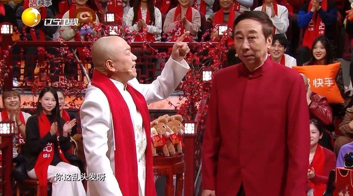 冯巩我想死你们了准时上线冯巩说相声 机器人翻跟头 默契满分！冯巩搭档潘斌龙辽视春