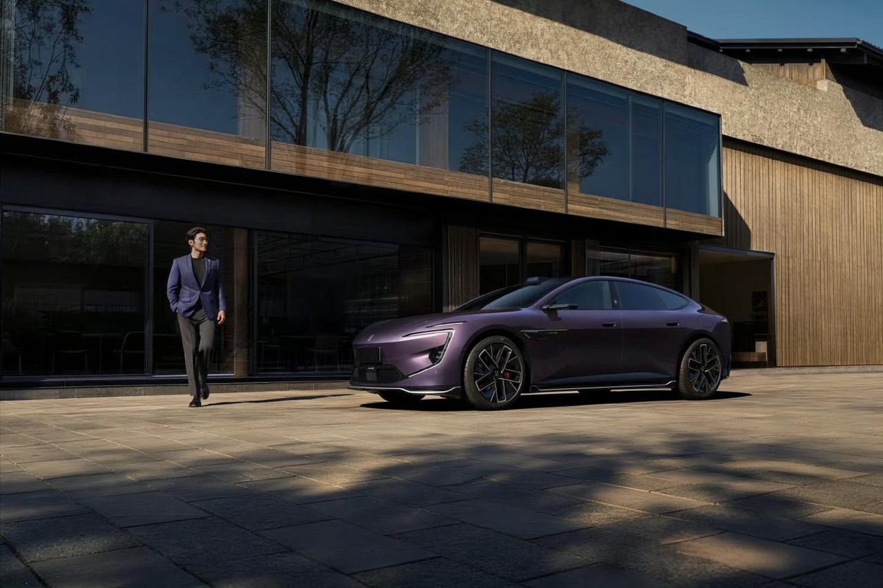 新阿维塔12重新定义时代好车，新阿维塔12上市
春节看飞驰人生的时候，我就发现里