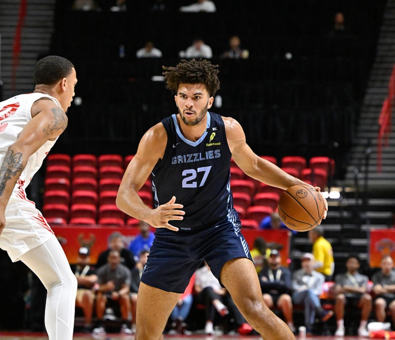 2026年7月17日NBA夏联比赛，灰熊探花秀卡梅伦-布泽尔再次表现出色，面对老