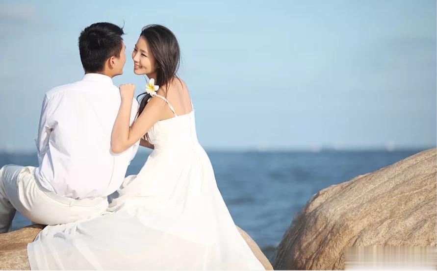 粉丝咨询：老公背叛，我愿意原谅他，但他坚决要离婚 我发现我老公有外遇，我尝试和他