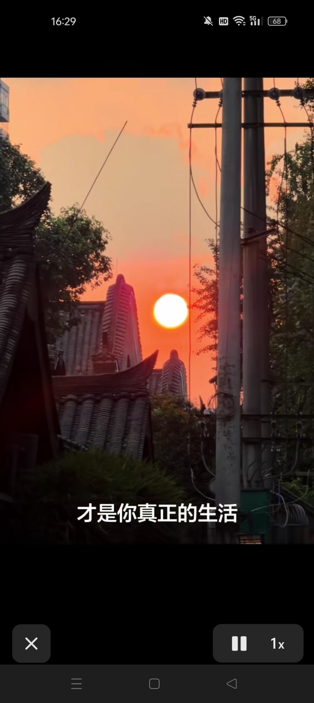 你有没有一瞬间忽然意识到，成年人的平静，全是悄悄熬出来的。
外人永远看不到你深夜