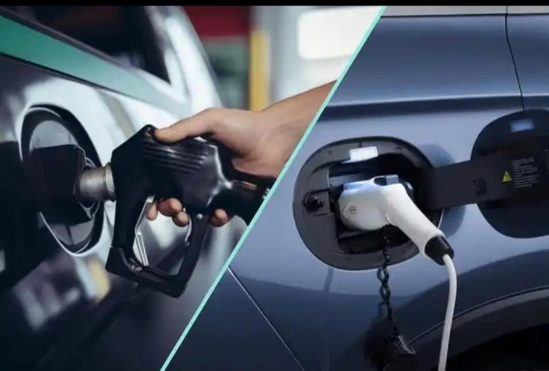 虽然很多人不愿接受，但是燃油车被新能源所取代是必然的，这是时代的产物，是社会的需