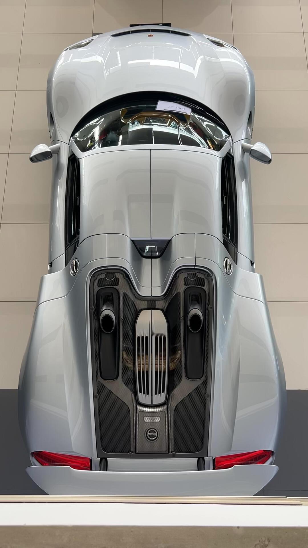 大v聊车 保时捷918的设计师忒牛，这个角度看真的太帅了！ ​​​