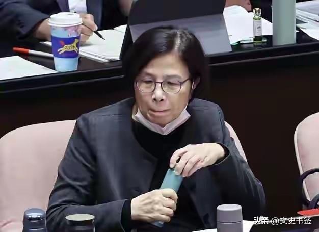 职场霸凌案走到弹劾这一步，有人依旧置身事外？一桩震动岛内职场圈的霸凌案件，终于迎